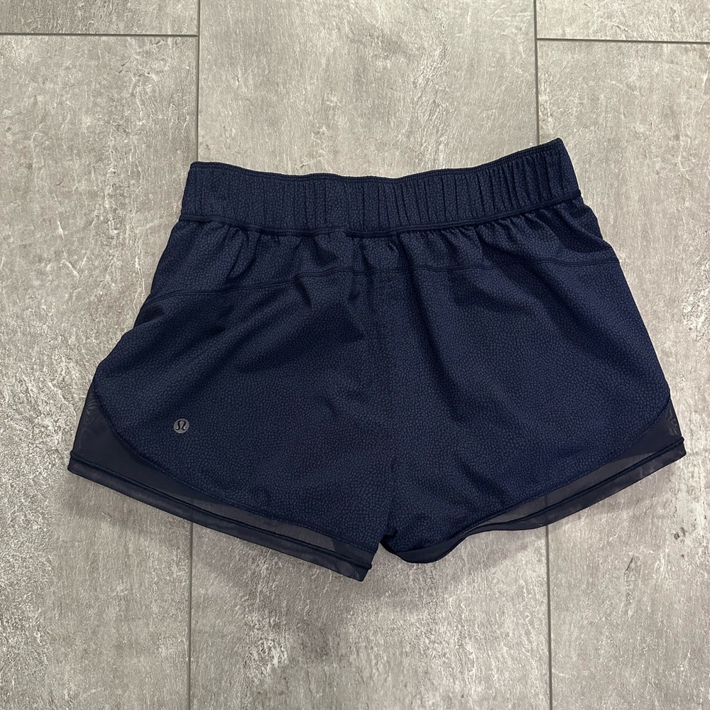 Lululemon Two With One Short Reversible 3"
Midnight Navy / Blueberry Jam Size 6 - Picture 10 of 11